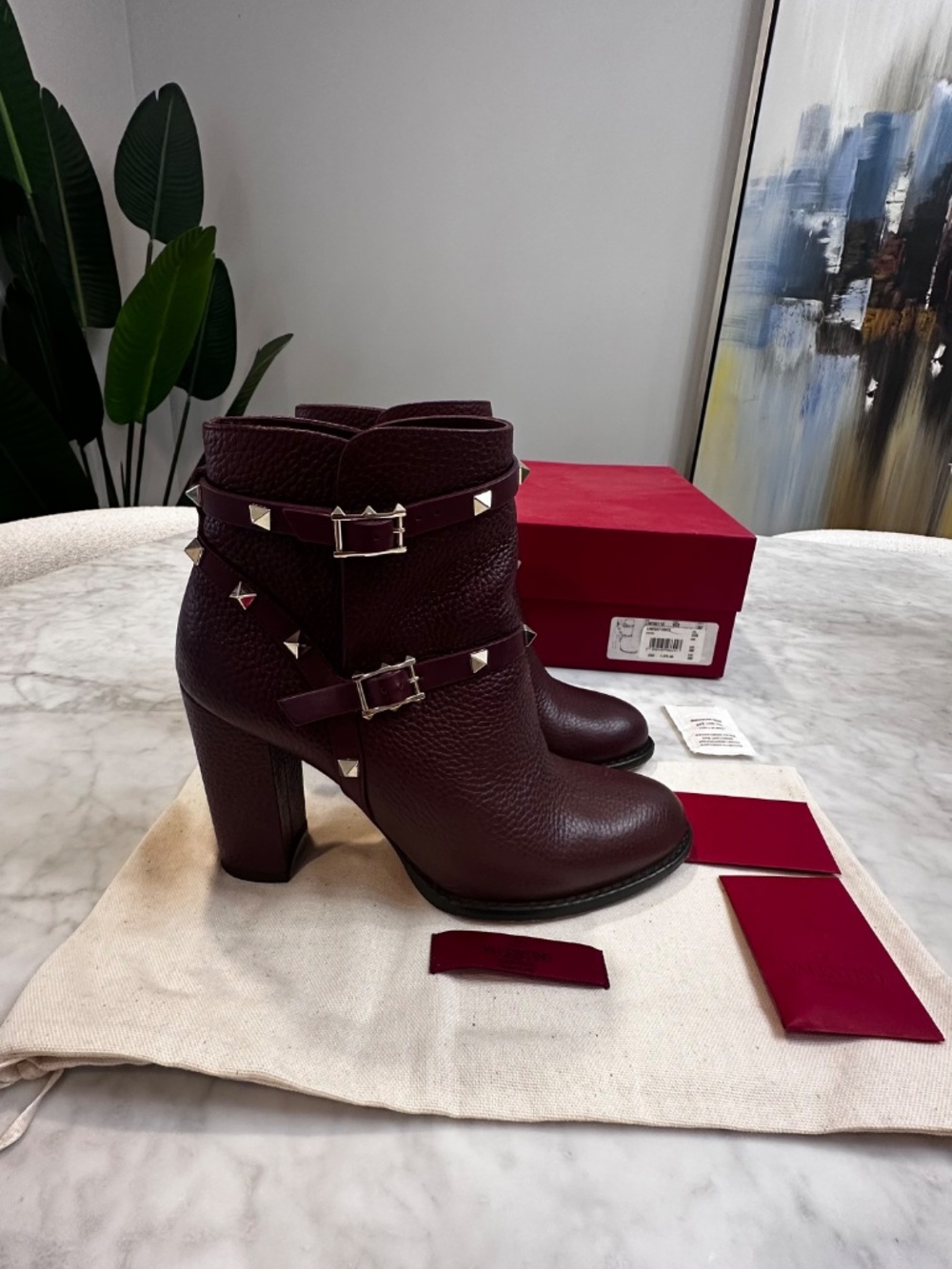 Used Valentino Rockstud bootie/wine/ size 38 1/2, heel 100m - Picture 2 of 6
